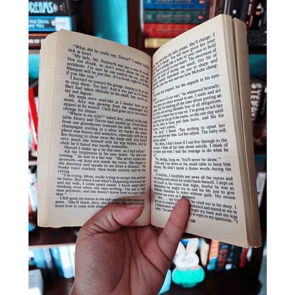 Vintage "Seeds of Yesterday" by V.C. Andrews Paperback Book - Picture 1 of 4